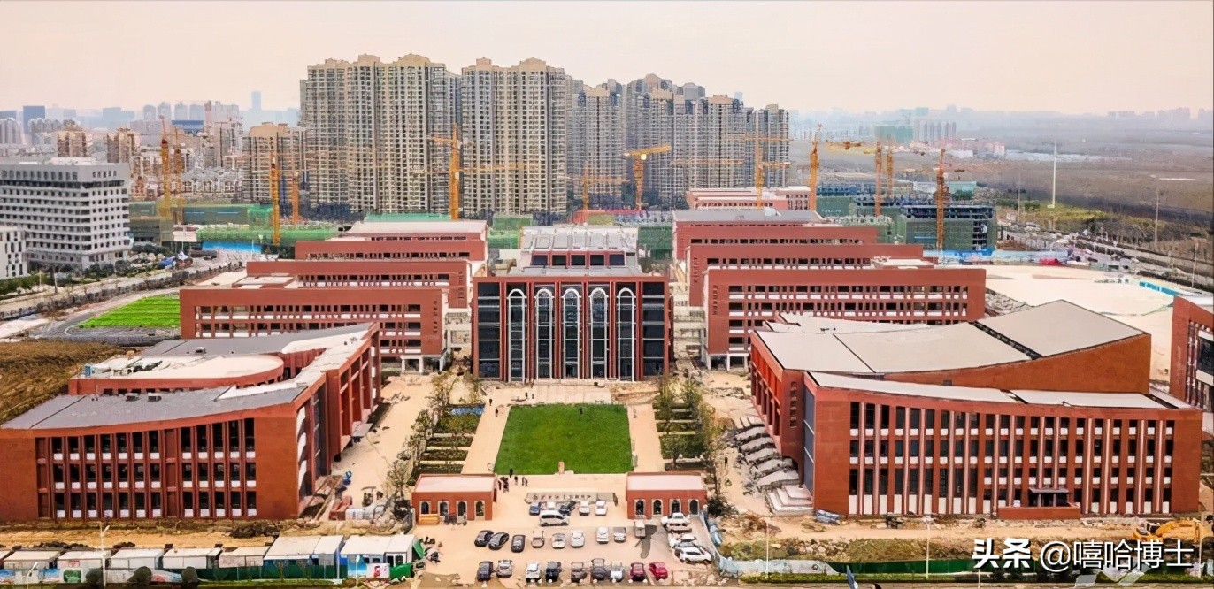 清华大学网球场(清华大学的所有附属中学，个个都是地方强校)