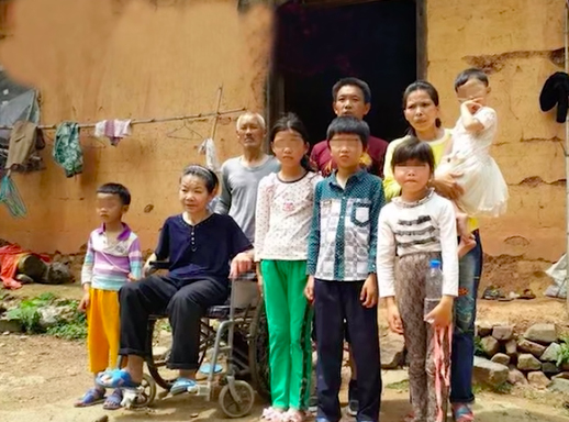 名校学霸伍继红：高考712分，二婚嫁光棍，连生五娃领低保，为啥