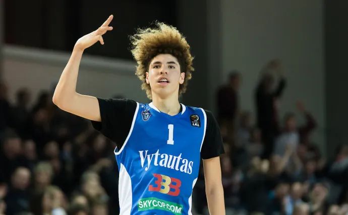 nba三球为什么如此出名（三球要进NBA了！单场92分，高中辍学，大学不读也能选秀前三）