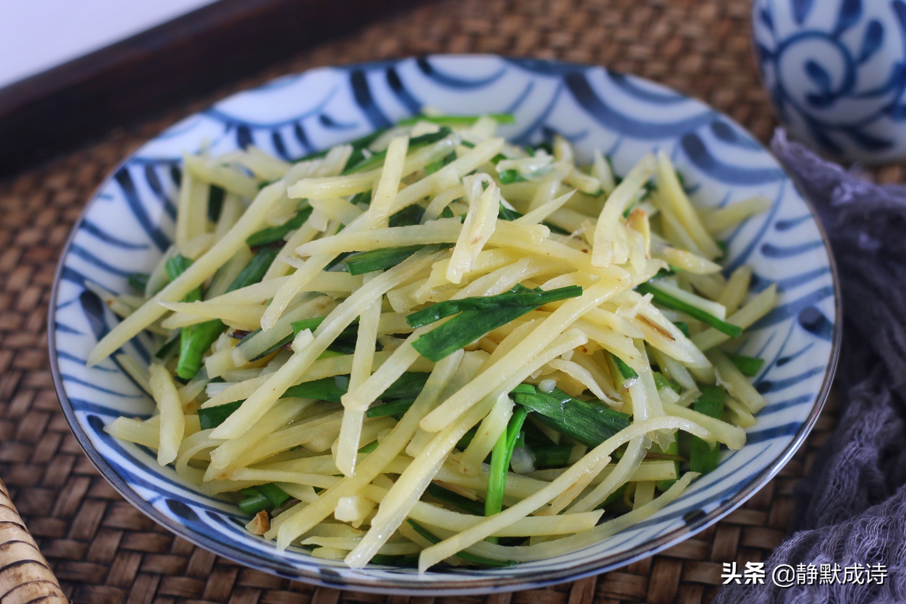 土豆丝这样炒更香！秘诀全在这道家常做法里