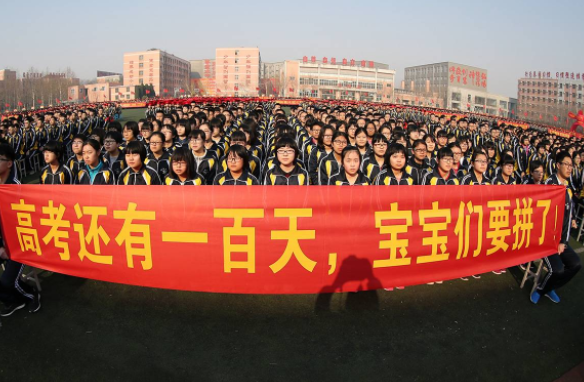 我国高中前百名榜单公布，衡水中学被超越，榜首录取率高达99.5%