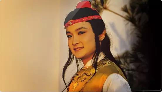 次见面是在红楼梦第七回"送官花贾琏戏熙凤,宴宁府宝玉会秦钟"一文中