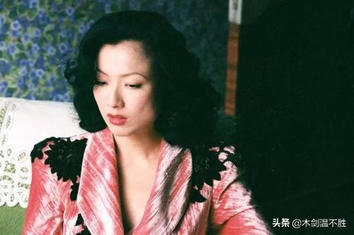 比较张爱玲和王安忆在文学作品中对上海描写的异同