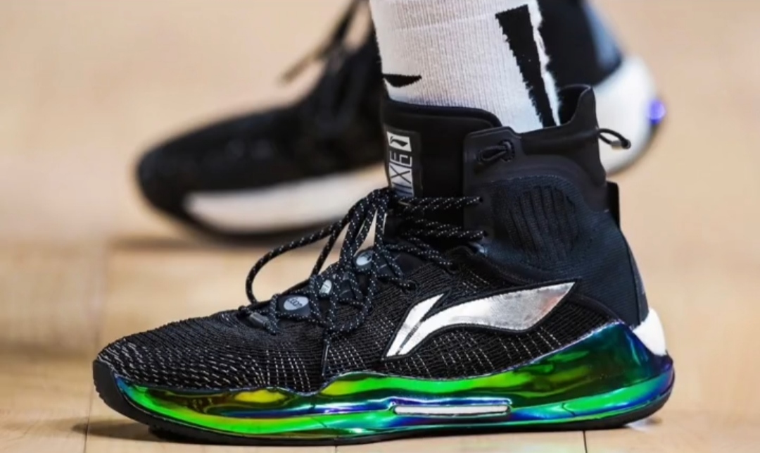 篮球鞋照片大全图片(cba球员上脚球鞋汇总:张镇麟追求实用,赵睿走可爱