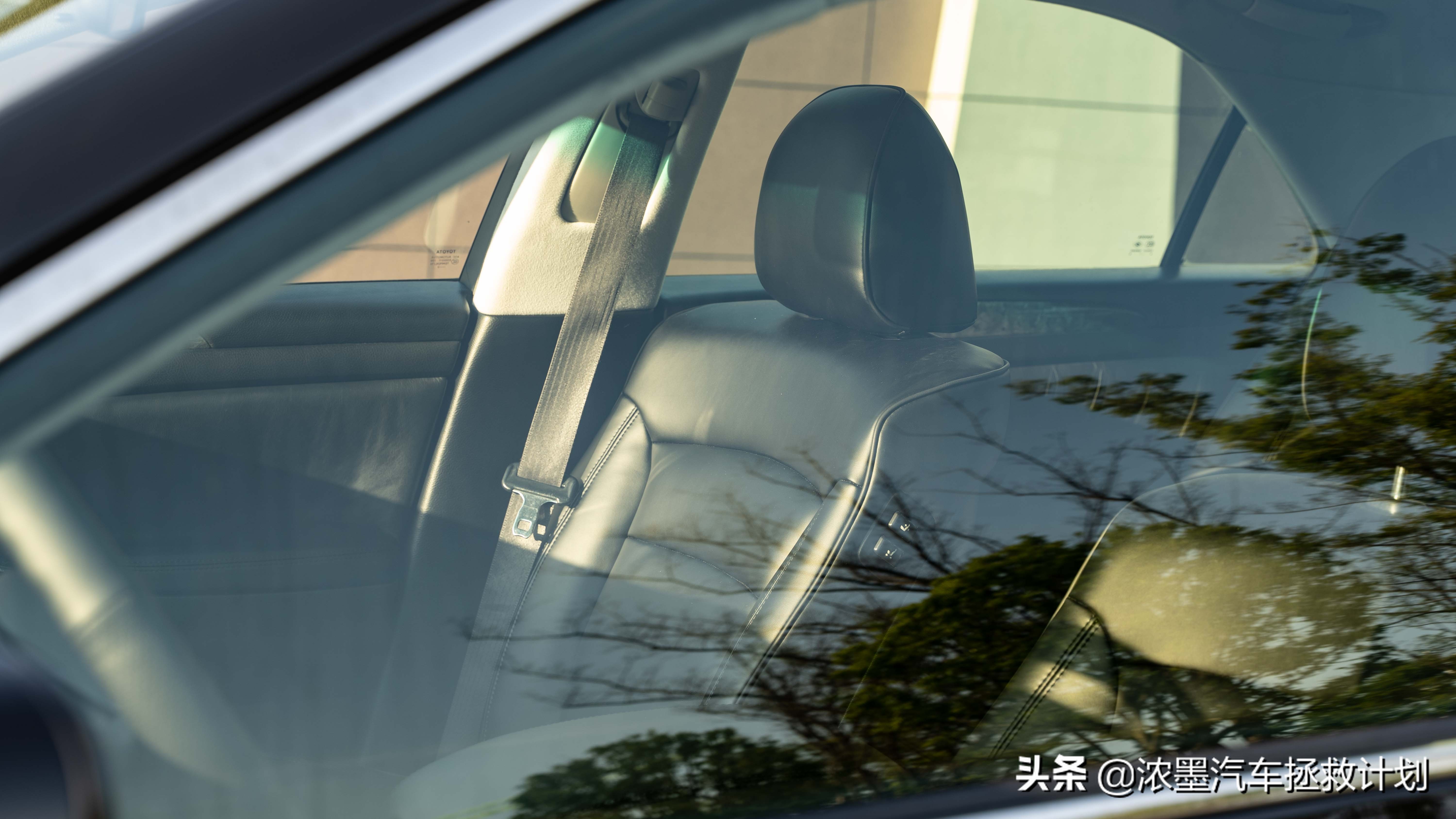 「璀璨明珠」修复整备一台破烂不堪的丰田皇冠，重新焕发盎然生机