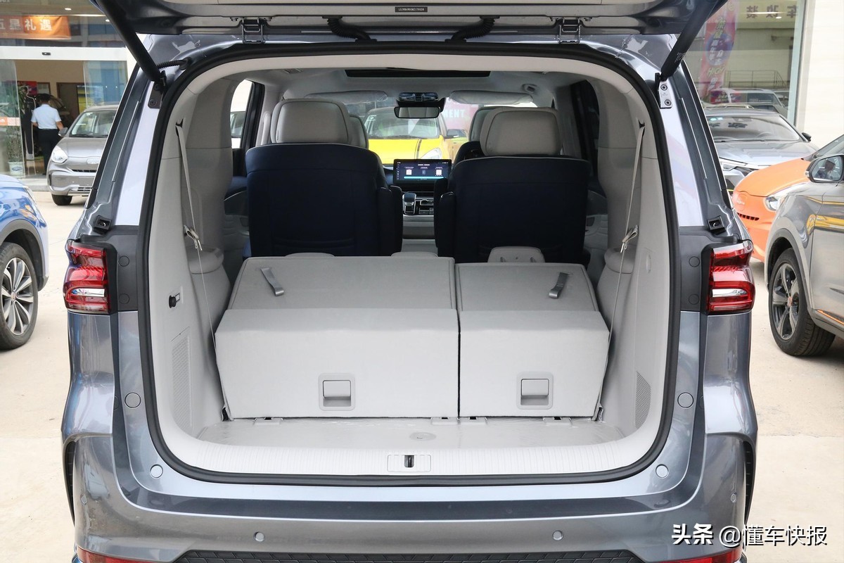 20万元级自主品牌MPV，荣威iMAX8与传祺M8怎么选？