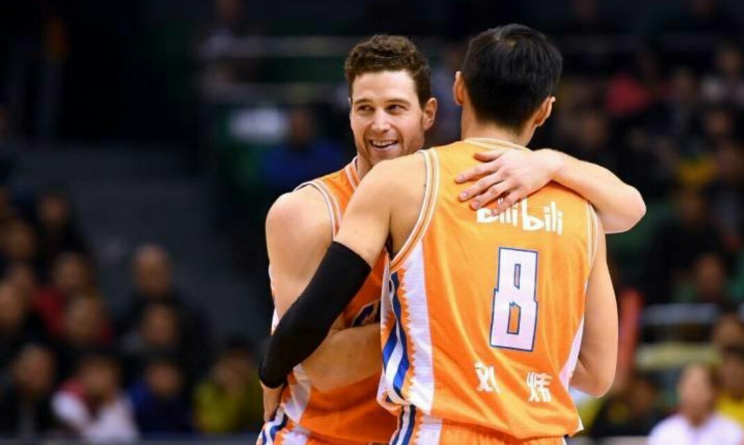 刘炜为什么没去nba选秀(季后赛首轮出局 刘炜可能会选择退役 他的NBA梦想或已终结)