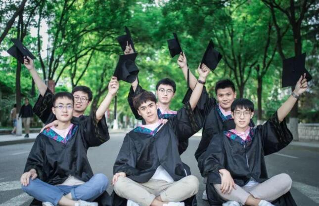 “专科生”和“本科生”的区别，3张图看出“差距”，太真实了