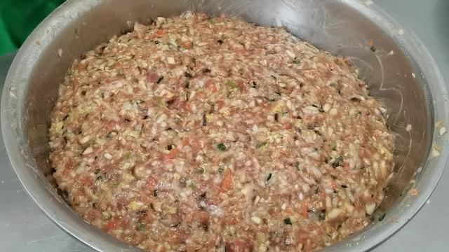 香菇肉馅饺子这样调制，味道鲜香滑嫩又营养，做法简单全家都爱吃
