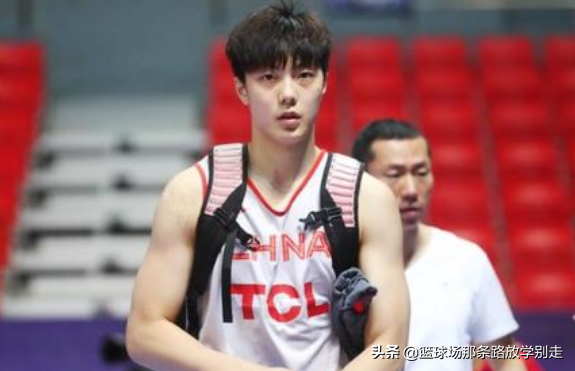 胡明轩为什么能打cba(汲汲无名的胡明轩为什么能够吸引NBA球探的注意，受邀试训？)