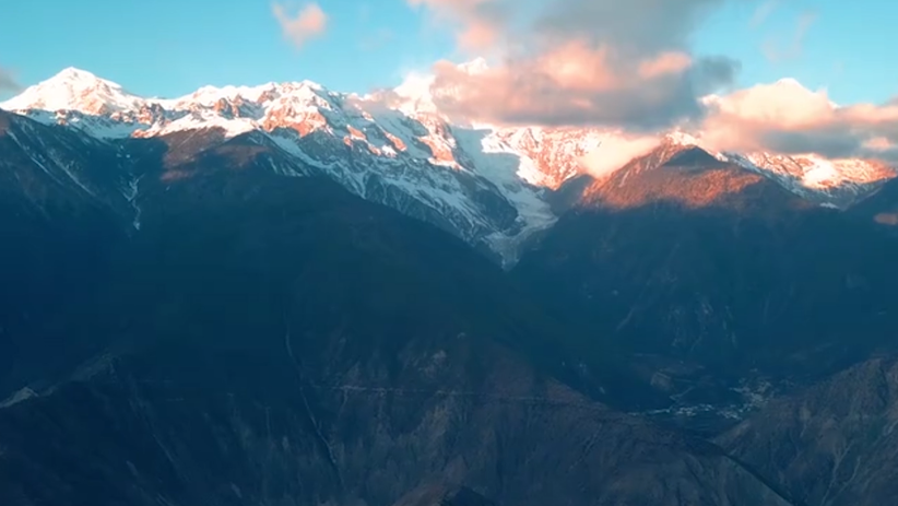 17名登山队员集体遇难，搜救队发现登山日记，记录着诡异的过程