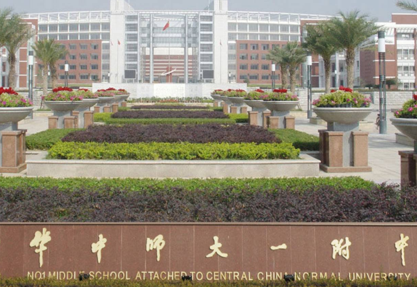 中国“百强高中”名单，衡中被超越，前五名一本最低录取率92.6%