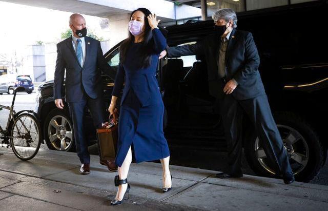 48岁孟晚舟状态暴跌!近照眼部好浮肿显得毫无精神,少了名媛范