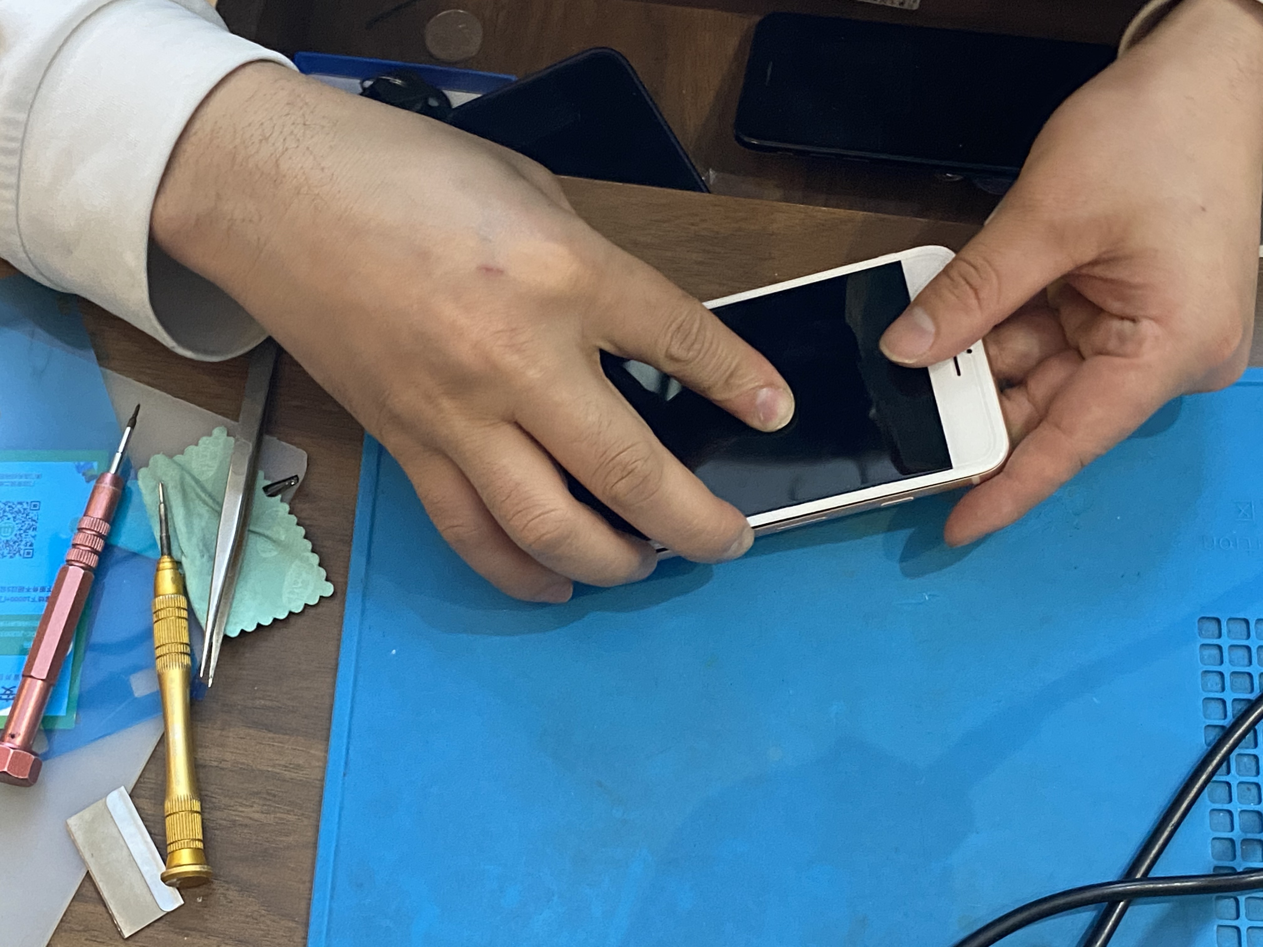扶起我，iPhone8P还能再战三年，记一次苹果“无痛”换电池之旅