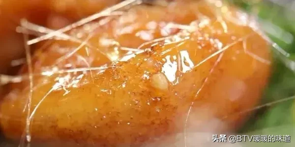 柿子做拔丝丸子，配料简单，味道可不简单！一招教你熬糖汁
