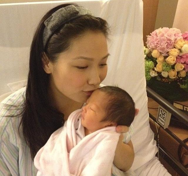 产后恢复指南：10个实用建议助新妈妈快速恢复健康