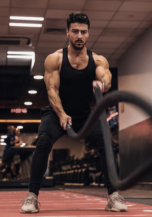 谁说c罗就能火三年(34岁的c罗身体素质帅到爆,不愧为中年男人的楷模