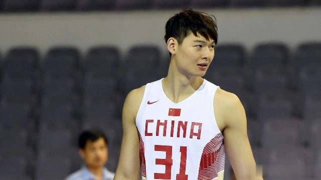 cba饼皇为什么叫胡金秋(细数CBA当今5大内线：新星进步神速，1人有力可入NBA)