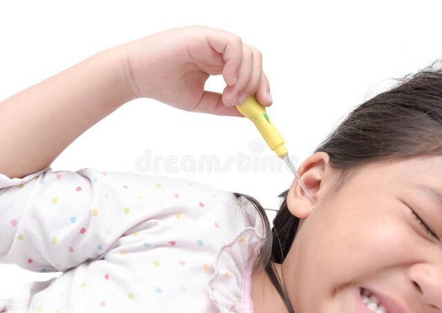 蟑螂爬进耳朵，小伙半夜从剧痛中醒来：“我以为南方的蟑螂体格健壮爬不进耳道呢”