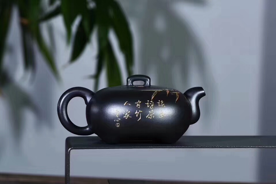 精品紫砂壶作品《玉玲珑》