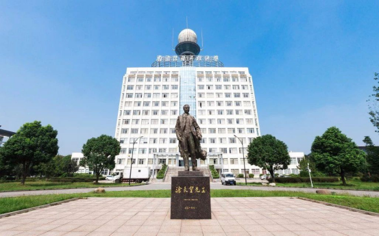 江苏高校智能豪华宿舍上热搜，夏有空调冬有暖气！网友：南方也供暖，慕了！