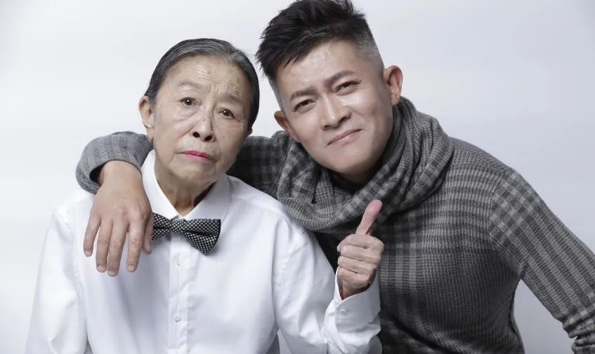 67"丑娘"张少华的艰辛过往,以及她和两个"儿子"的感人亲情