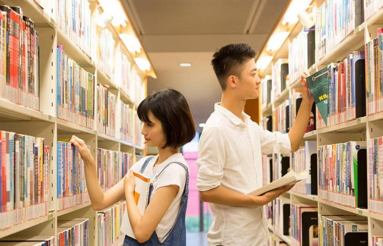 大学生吐槽室友没吃过“海底捞”，称其没见过世面，反遭网友怒怼