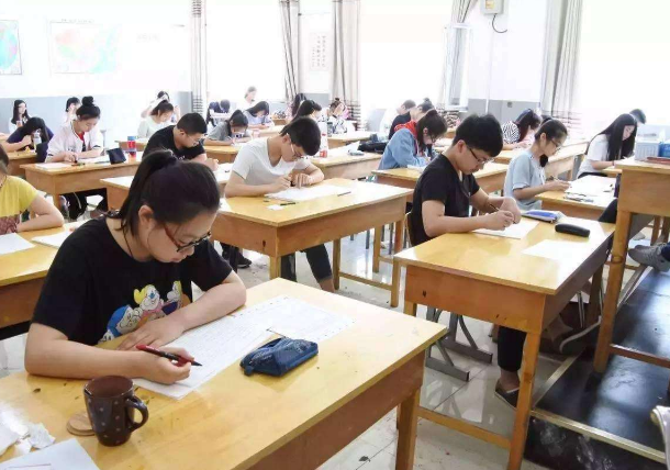 高考580分，复读后700分，这就解释了国家为啥要限制高考复读