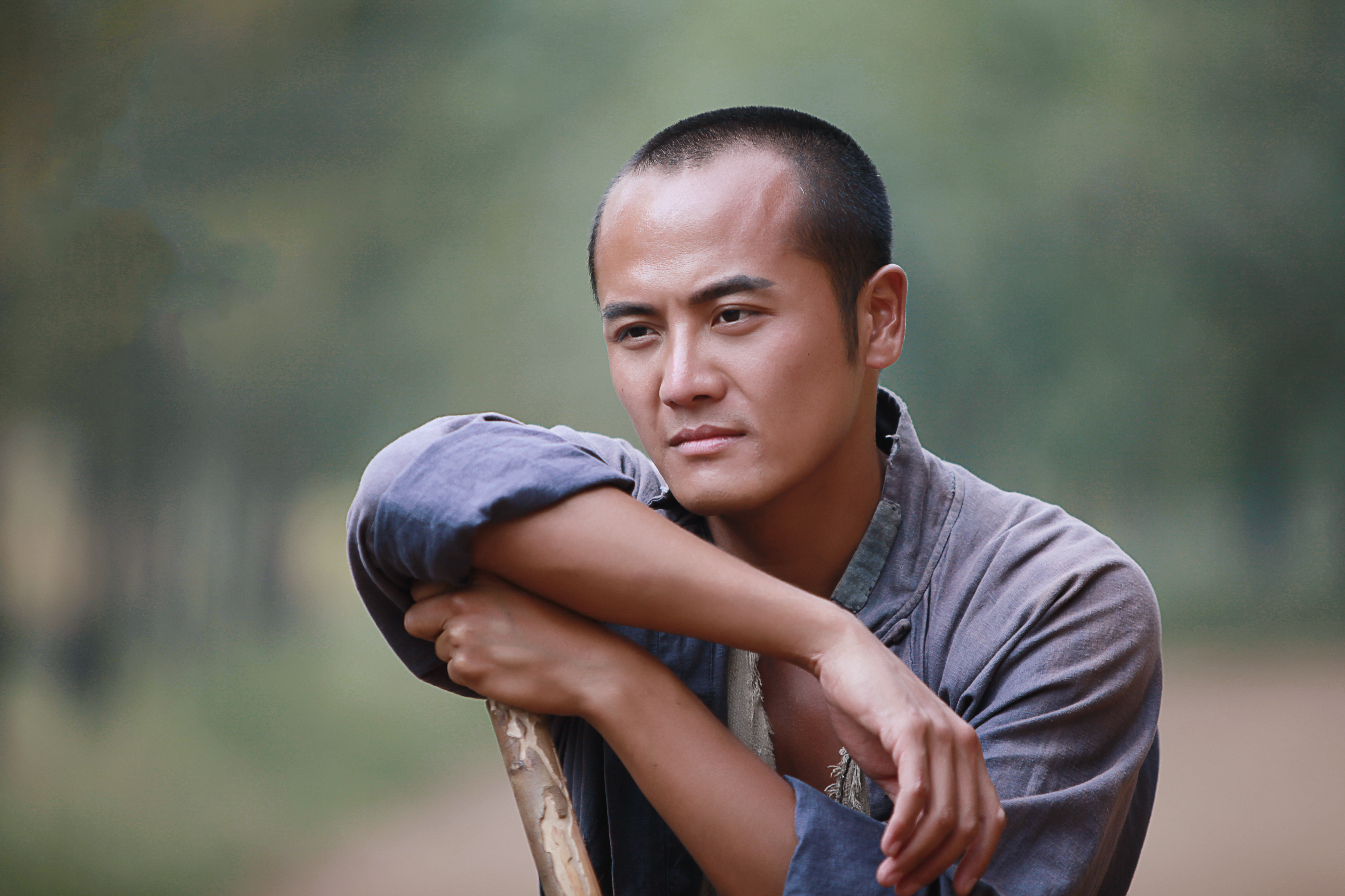 贾平凹《天狗》:借夫养夫的"三角恋",欲望终究"败"给了道德