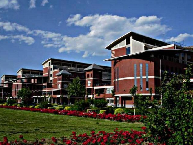 今年“最委屈”重点大学，分数线下降197分，网友：适合捡漏