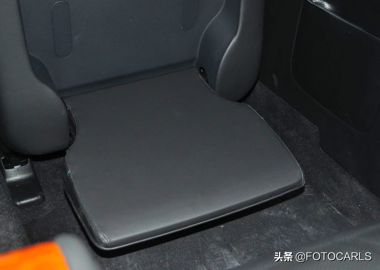 128万总统座驾，现代雅科仕5.0L V8旗舰实拍，网友：差红旗太多了