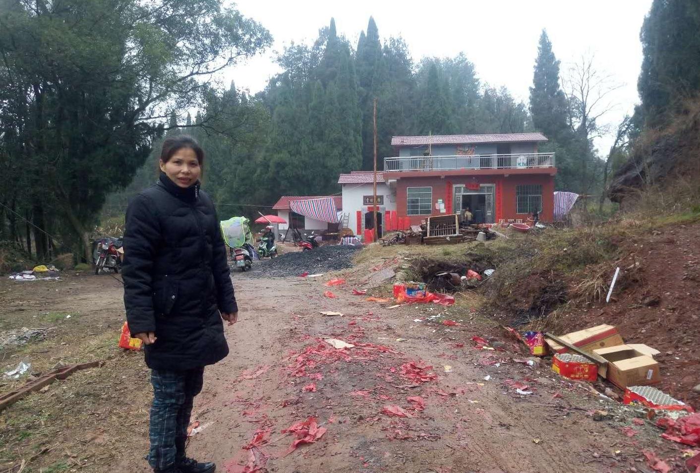 名校学霸伍继红：高考712分，二婚嫁光棍，连生五娃领低保，为啥