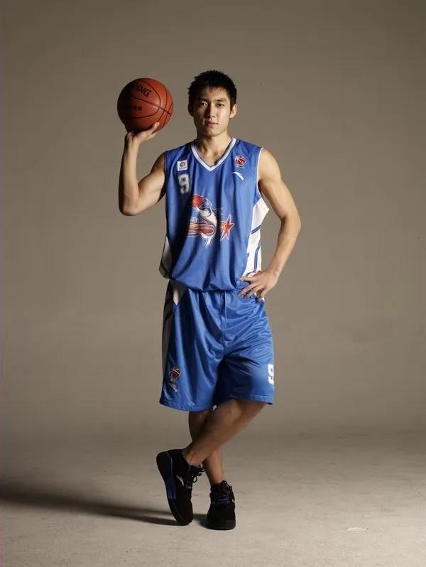 cba福建队哪个球服是主场（CBA福建队球衣和背后的那些人那些事（三）小将“扣篮王”赵泰隆）-趣拿体育