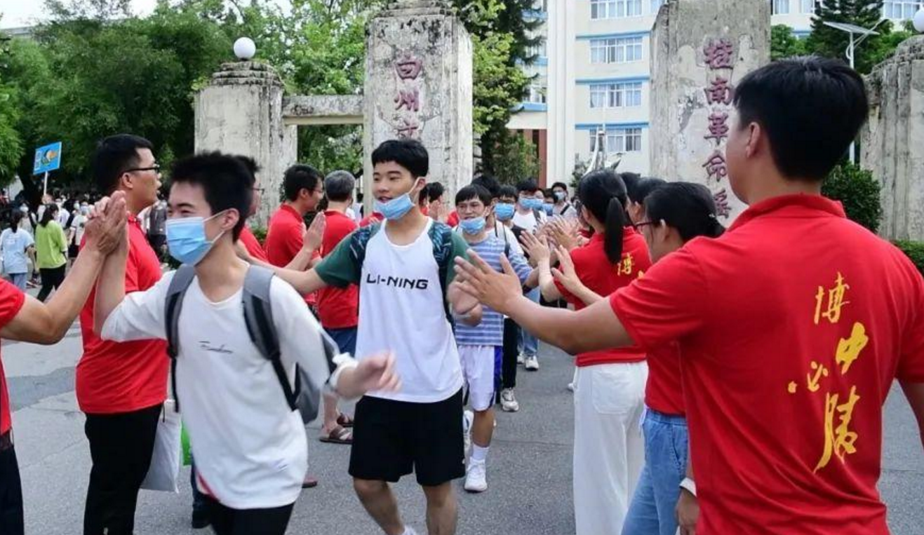 娱乐圈“隐形押题王”，钟汉良曾押中高考作文题目，命题组都慌了