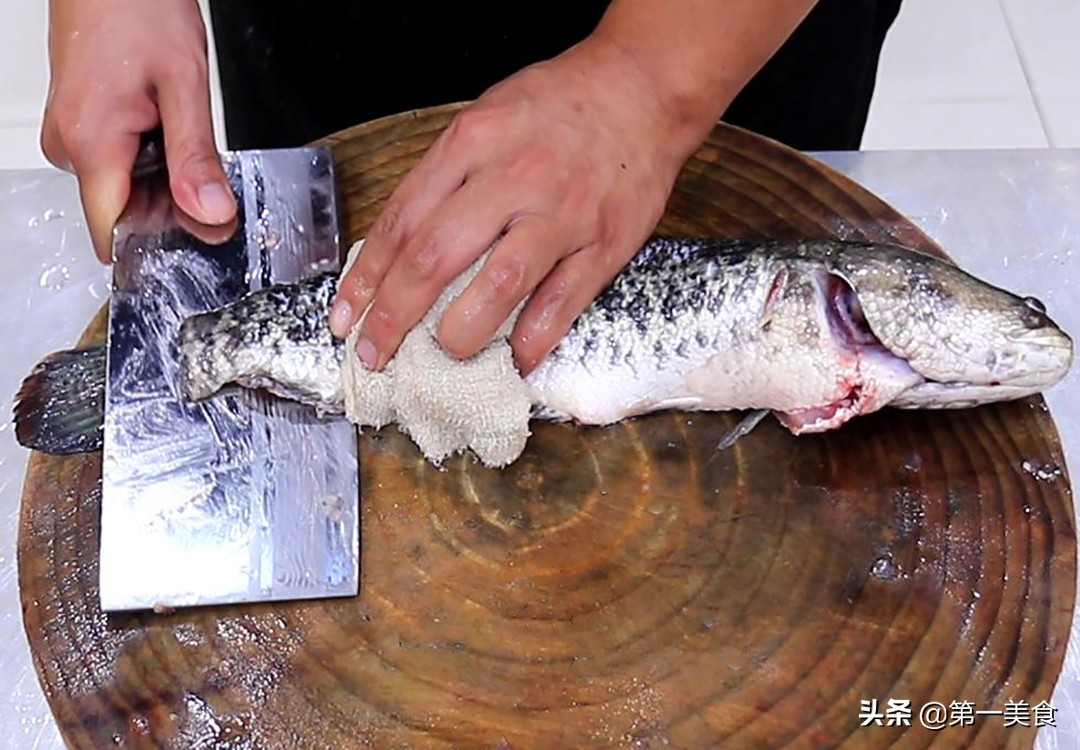 番茄鱼这样做，鱼片滑嫩如豆腐，汤汁酸爽开胃，全家人都爱吃