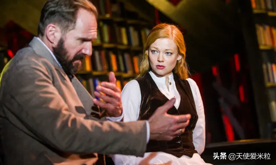 《继承之战》第三季终于来了！长女在戏外悄悄结婚，装饰了《Vogue》的封面。