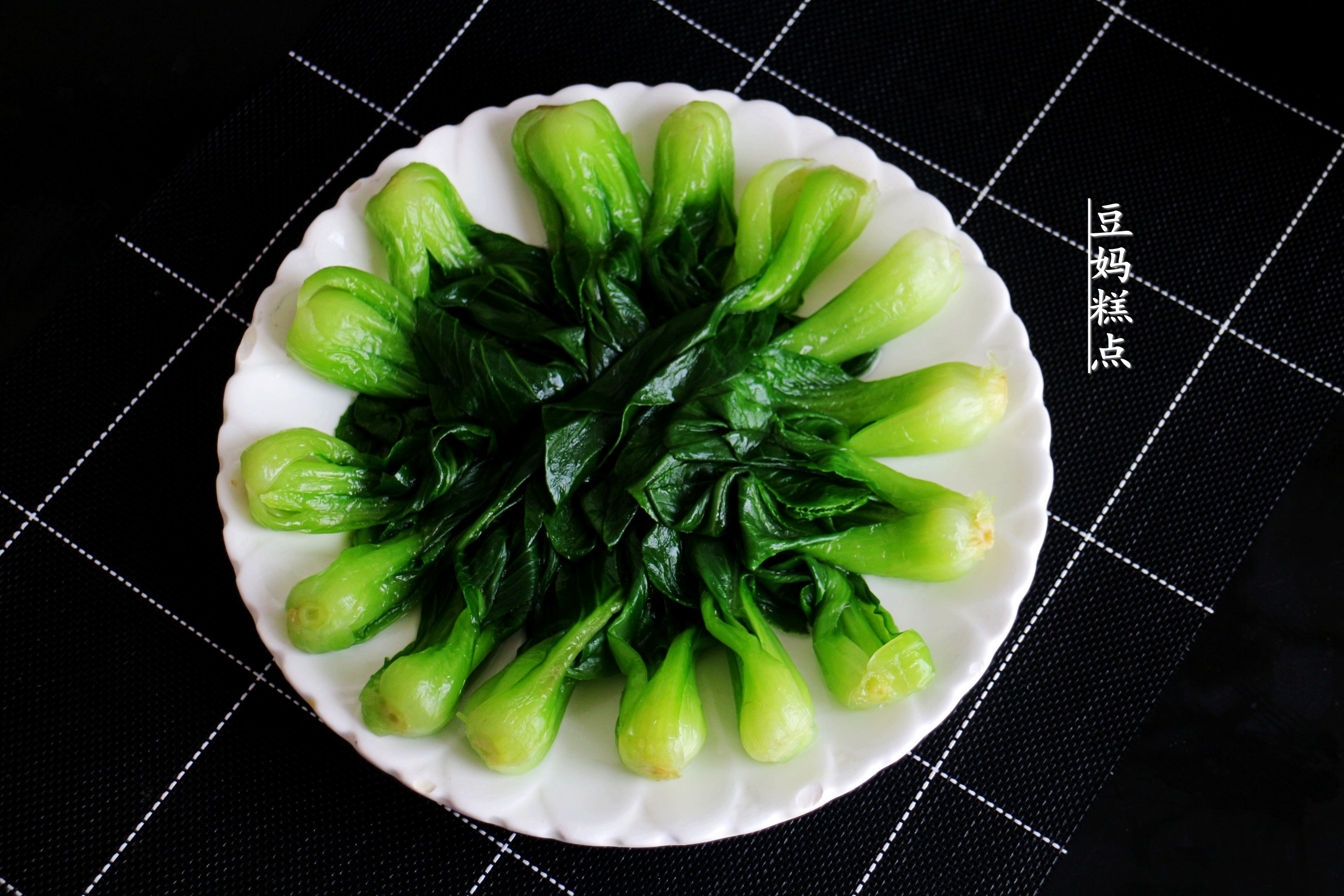 香菇油菜的做法（三分钟就能会的年夜菜香菇油菜做法教程）