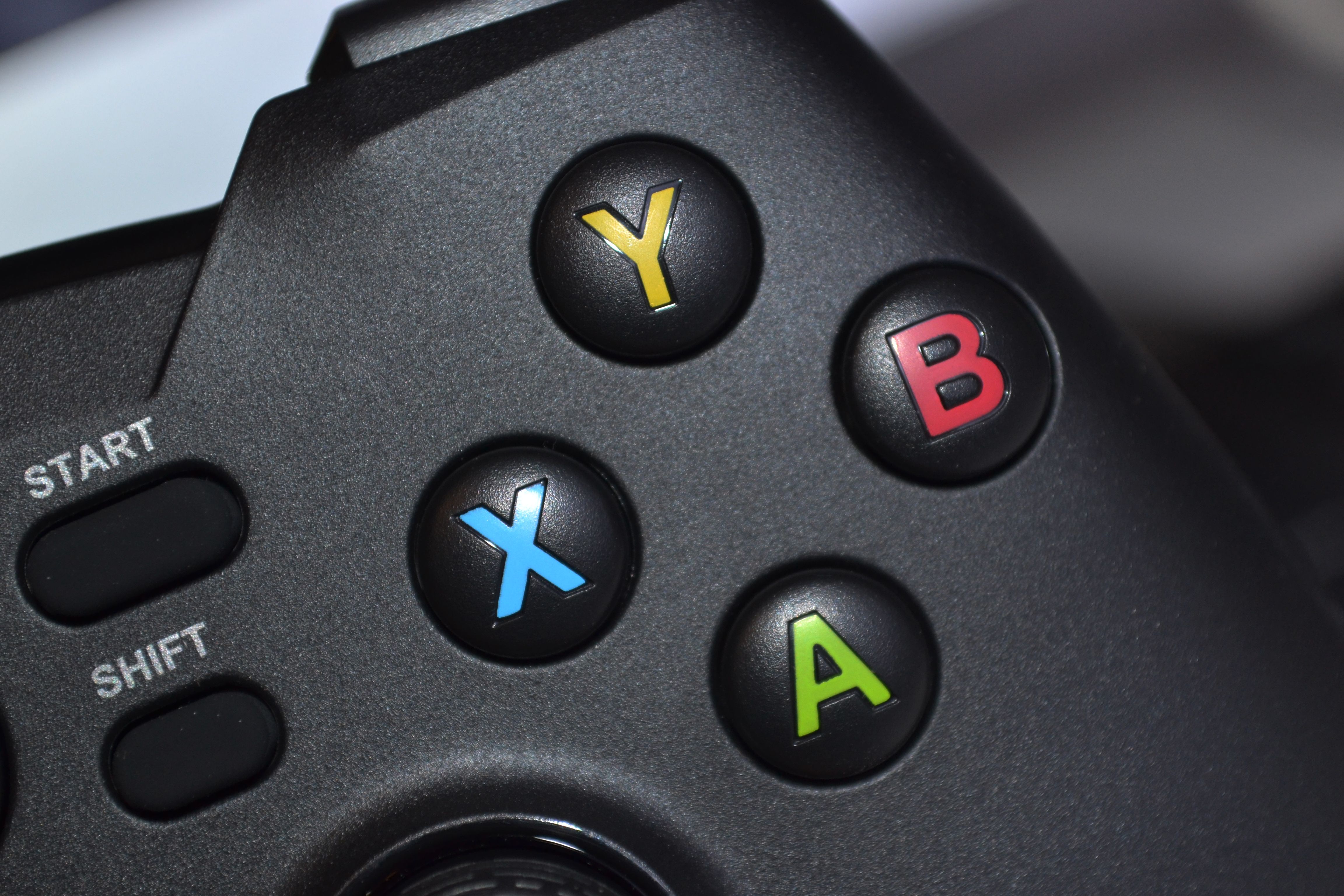 尽情尽兴打游戏 北通蝙蝠4游戏手柄试玩 最好的娱乐时光