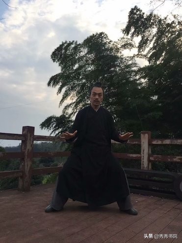 琴棋书画尽显雅士风度，诗词歌赋领略墨客文采