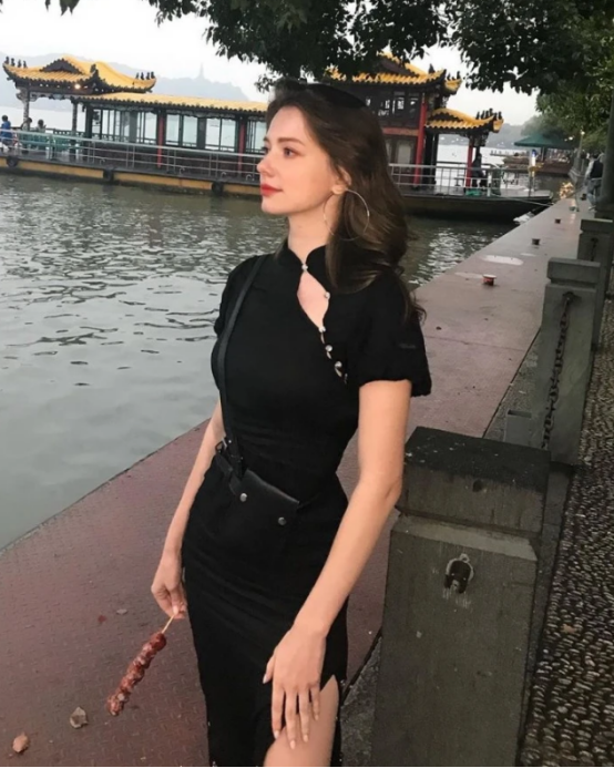 浙大“四国混血”校花，凭“高级脸”火上热搜，名字比颜值更吸睛