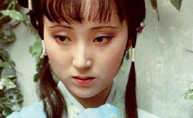 林黛玉身上有三个特点，是真正高贵的人，难怪贾宝玉那么喜欢她