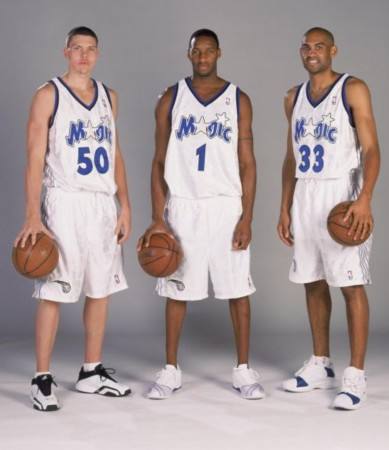 小前锋身高多少(麦迪和詹姆斯有2.06米吗?其实他俩穿上鞋都没这么高)