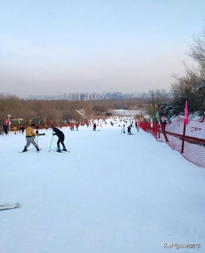 呼市滑雪场在哪(盘点呼和浩特市区的滑雪场，你去过哪个？)