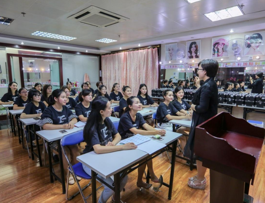 私立学校当老师稳定吗（民办学校可能凉了）