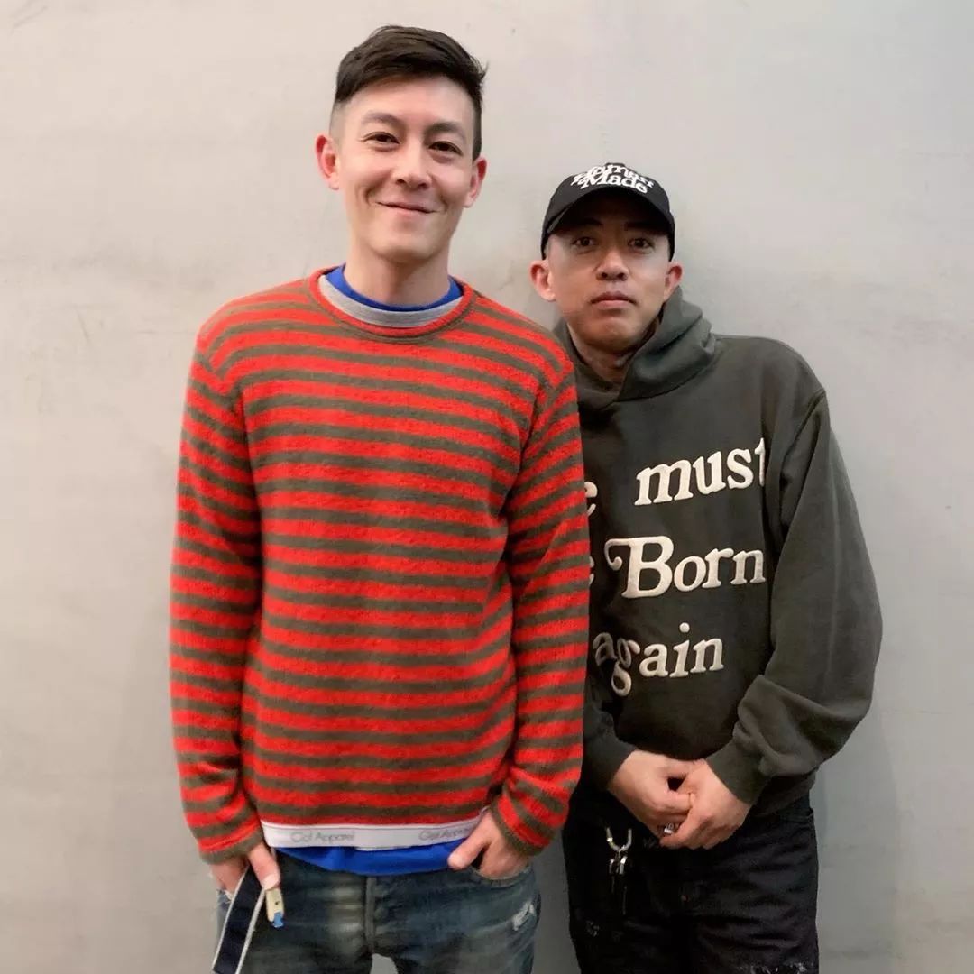 纵横秋季造型与个性间，一件帽衫就够了