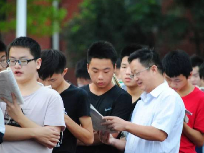 雅礼中学允许学生染发，还支持他们参加社团，今年高考成绩如何