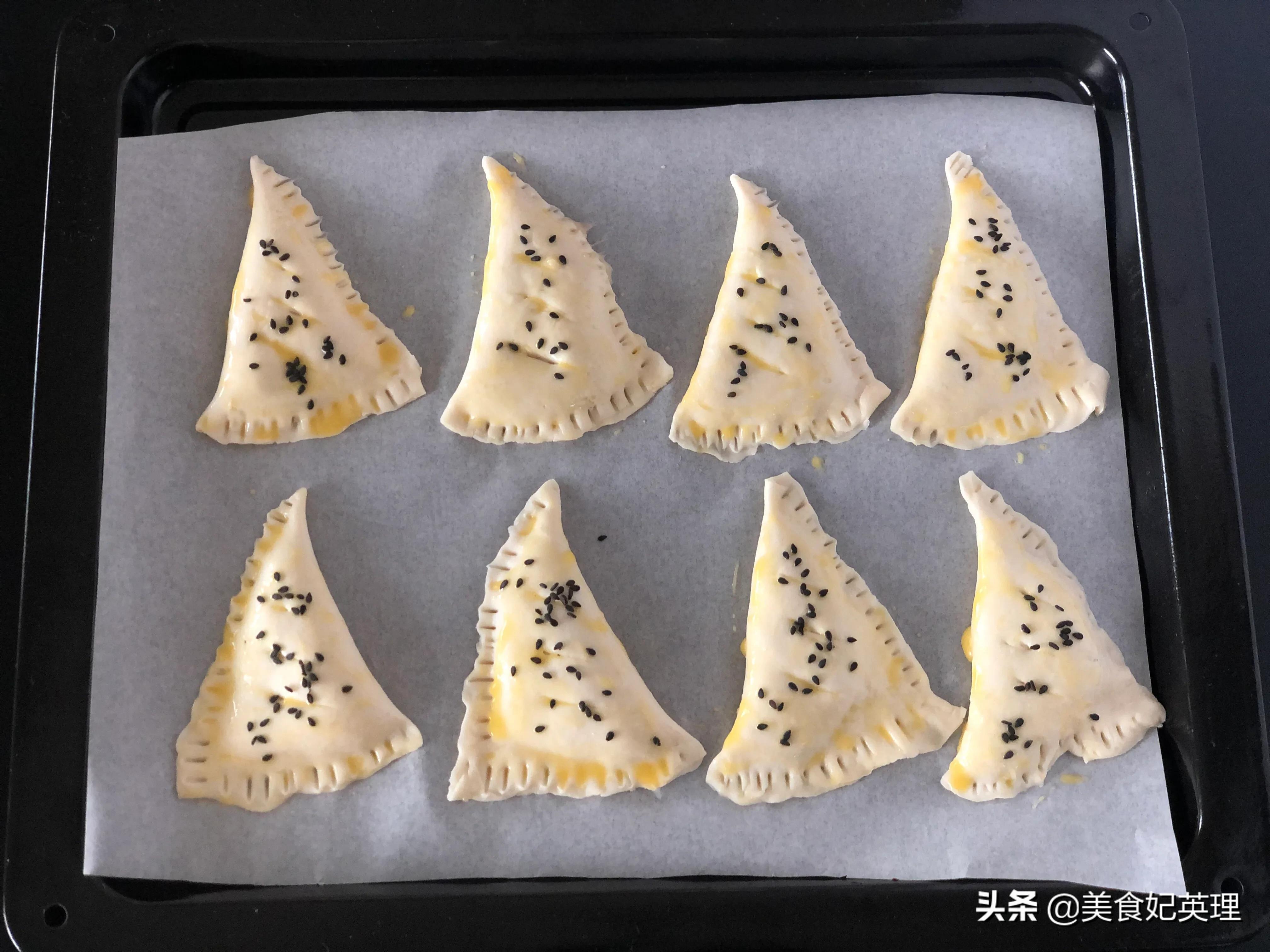 儿子最爱吃这甜品，香甜香蕉馅儿夹心，外皮酥掉渣，自己做超简单