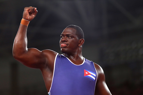 世界上摔跤最强的人("摔跤之神"米哈因·洛佩斯,4届奥运金牌得主,超越