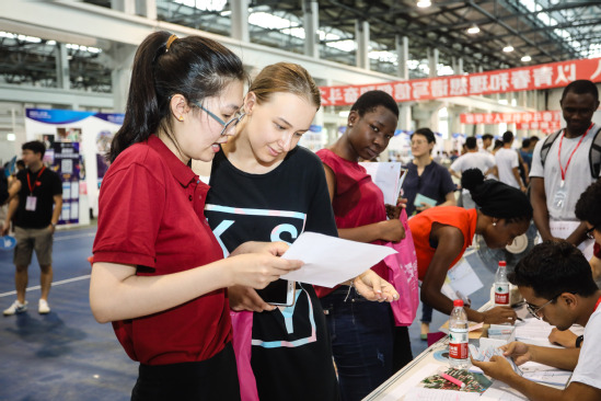 上海理工大学热烈欢迎新生报到，2019录取分数线