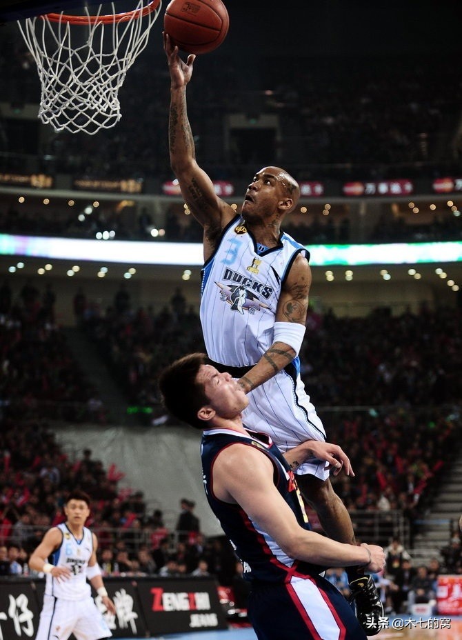 首钢体育馆修建于哪一年（北京首钢五棵松魔鬼主场，CBA万人馆新时代）